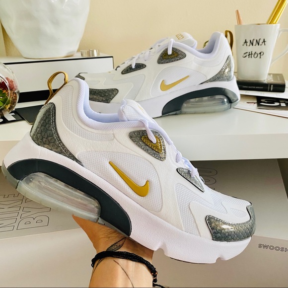Nike Shoes - NWT Nike Air Max 200